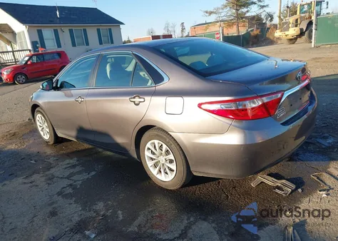 2015 Toyota Camry Le z USA, uszkodzony, nr VIN 4T4BF1FK1FR510303